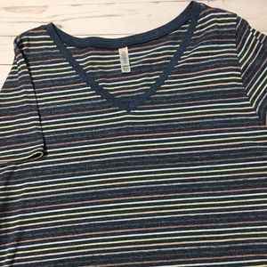 EUC :: 3XL Christy V neck Tee